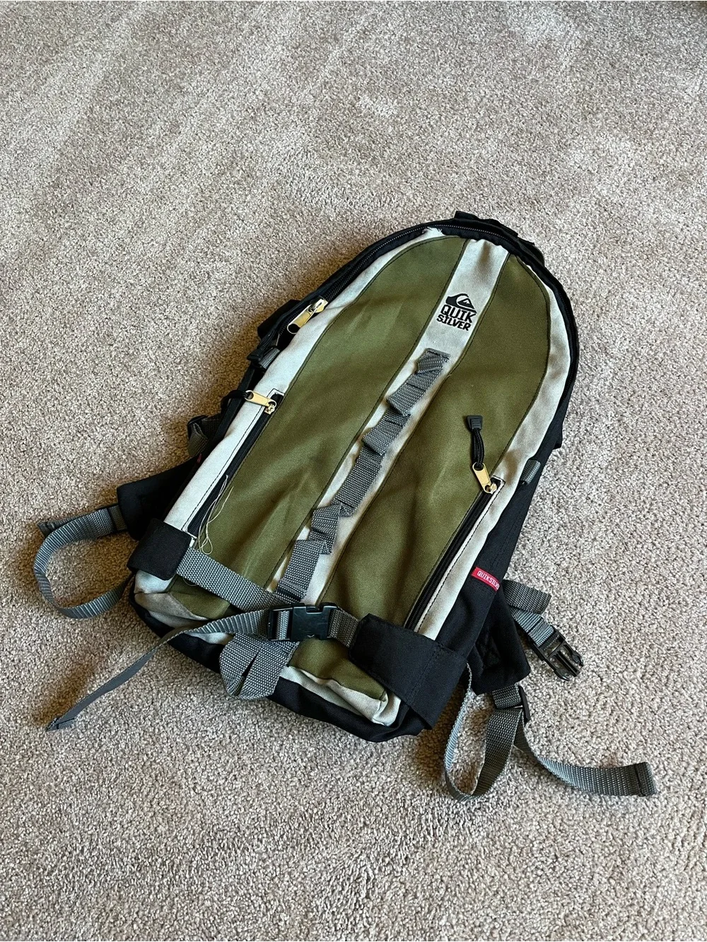 VTG 00’s / Y2K Quiksilver Forest Green Backpack